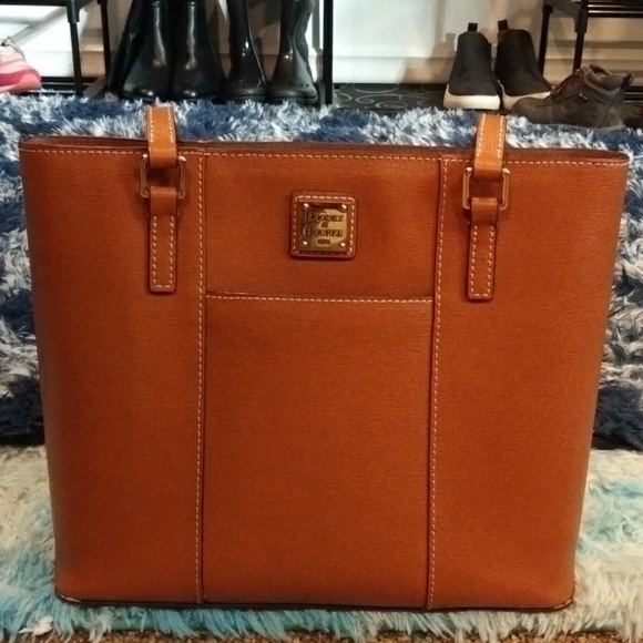 Dooney & Bourke Handbags - Authentic Dooney & Bourke Saffiano Lexington Tote